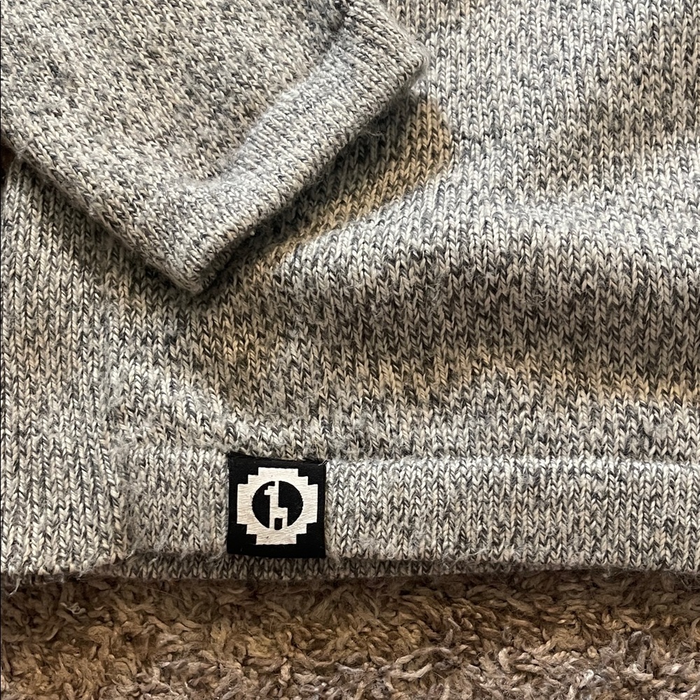 Stylish Gray Crewneck Sweater with Black Detail - Picture 2 of 6